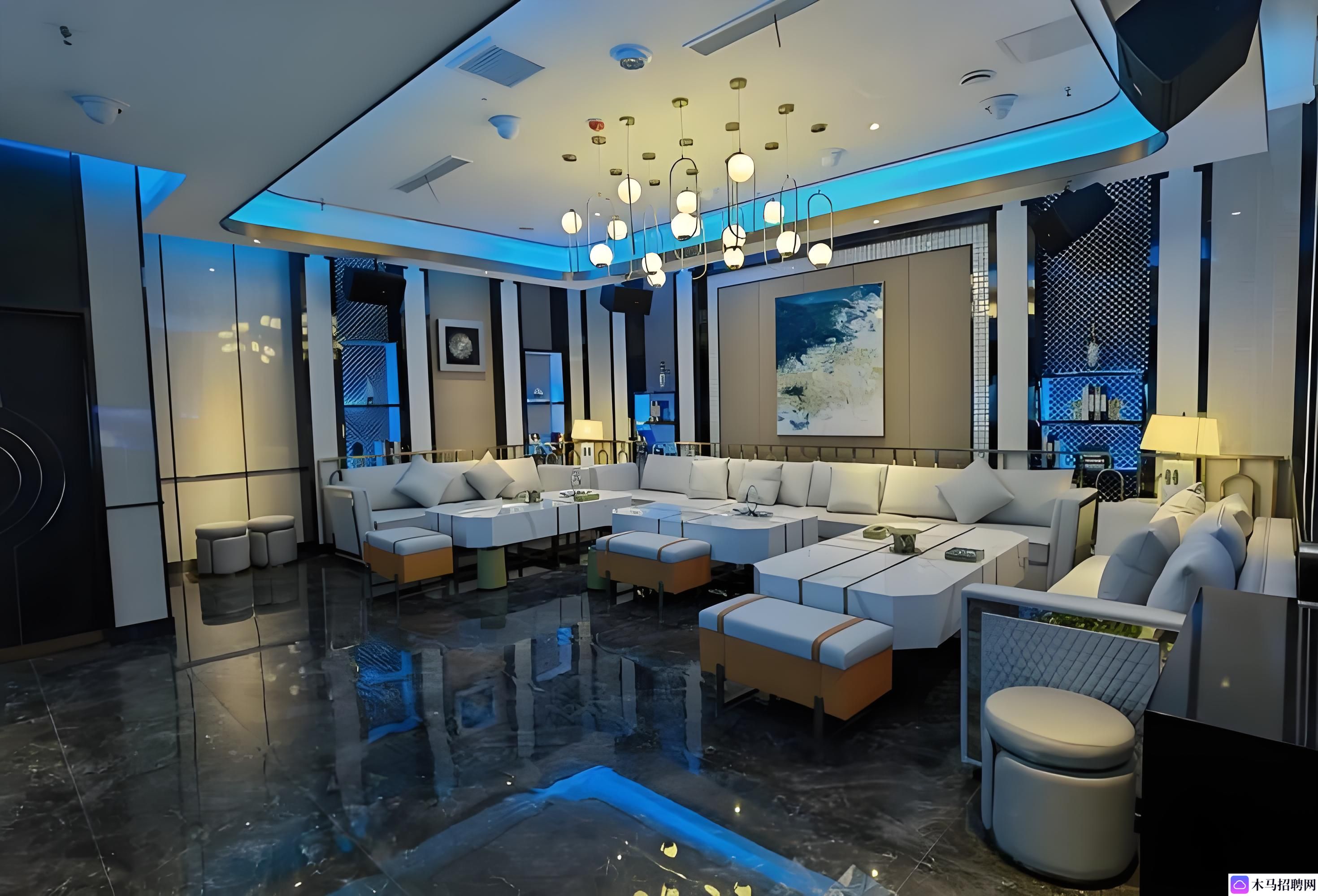 夜幕下的重庆江景酒吧：享受山城的浪漫