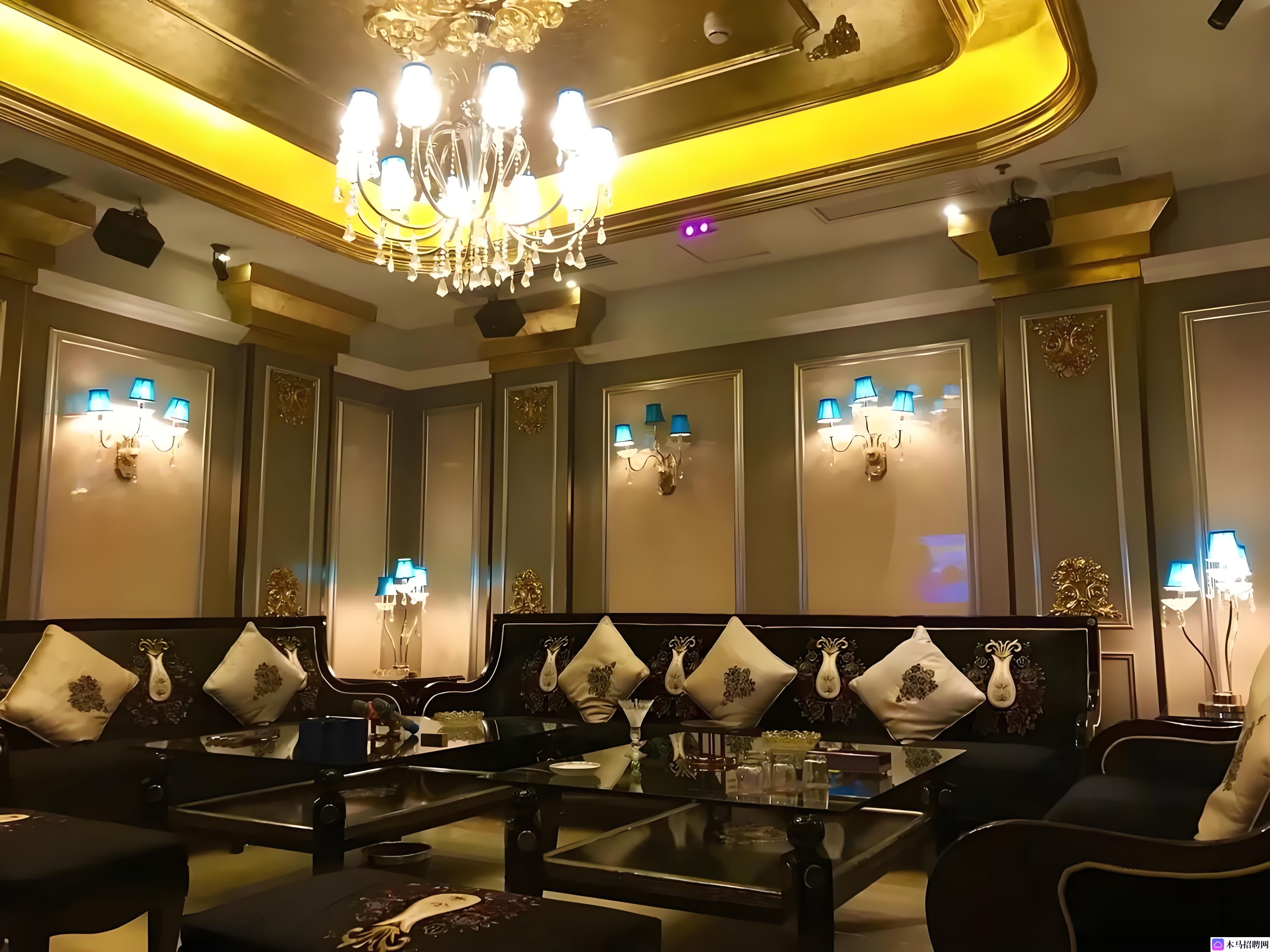 在传统与现代之间：重庆磁器口古镇清吧的平衡之道